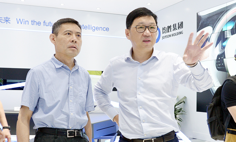 中国城市规划设计研究院院长王凯参观均胜集团 官网使用.jpg