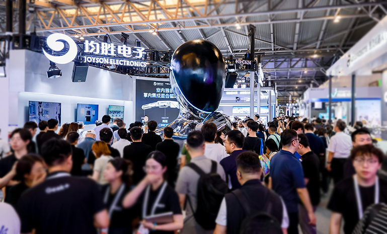 17842770201012754B5C.jpg 发布会现场 官网.jpg